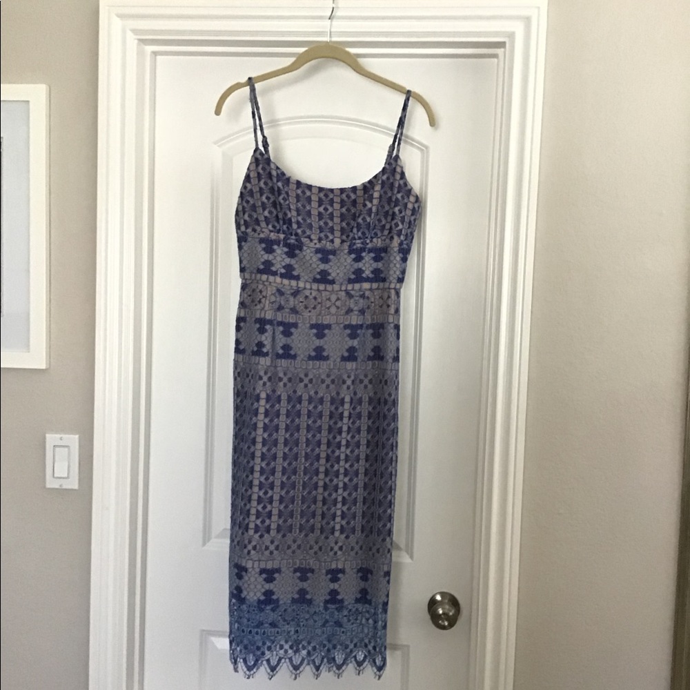 BCBGMAXAZRIA Blue Lace Body con Dress